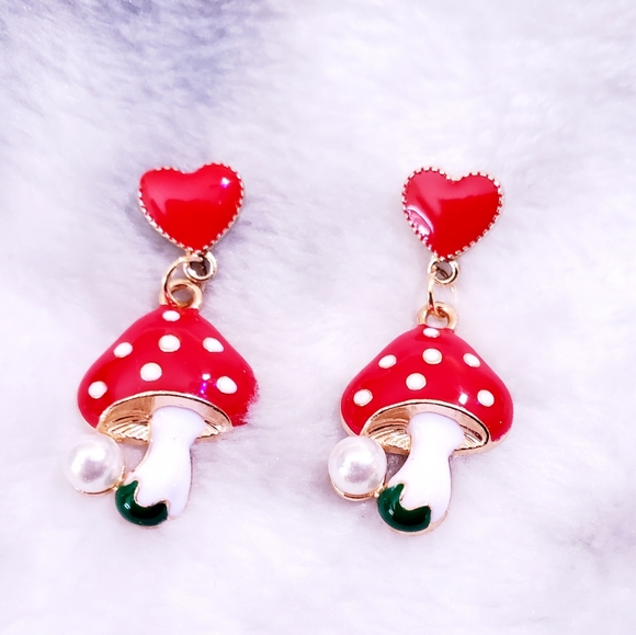 Gold plated mushroom heart earrings - Picture 7 of 10